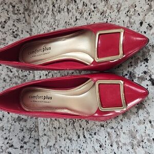 Red Pumps with gold buckle US sz